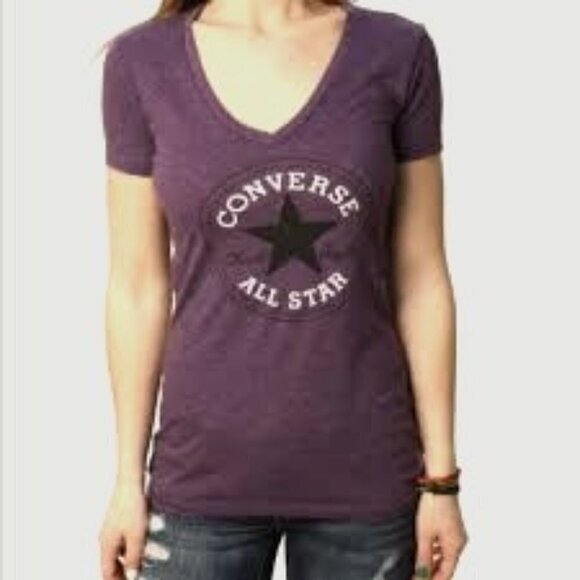 𝅺converse All Star Chuck Taylor Graphic T-shirt Women’s V-Neck Burgundy/Plum - Picture 1 of 7